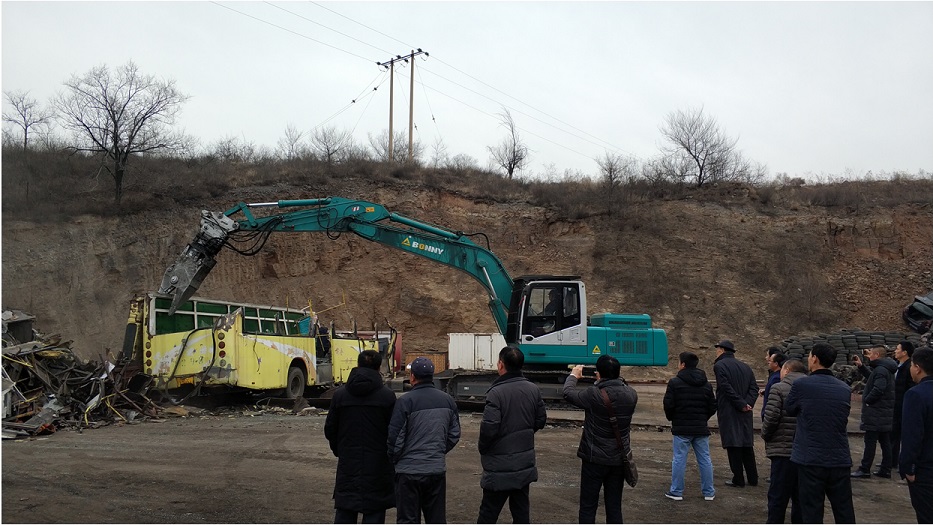 1514336273164940.jpg 報(bào)廢汽車拆解機(jī).jpg