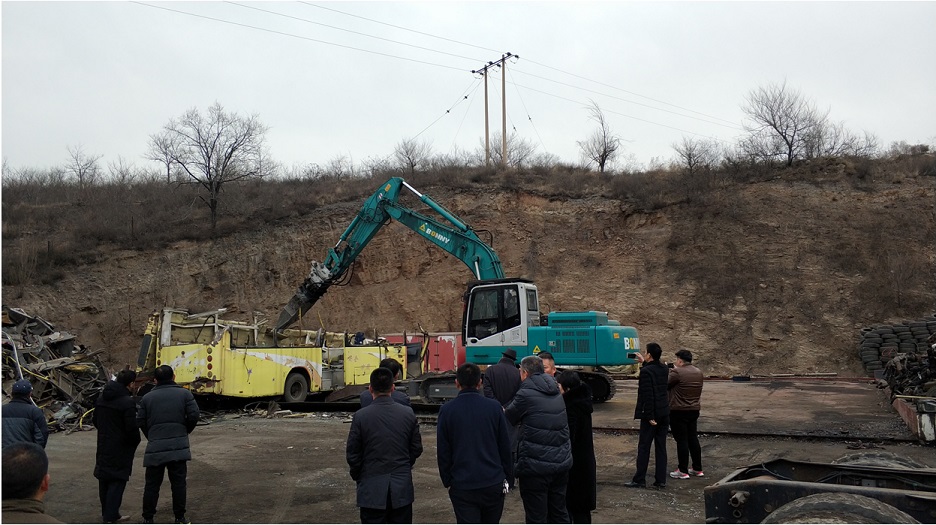 1514336305729517.jpg 電動(dòng)報(bào)廢汽車拆解機(jī).jpg