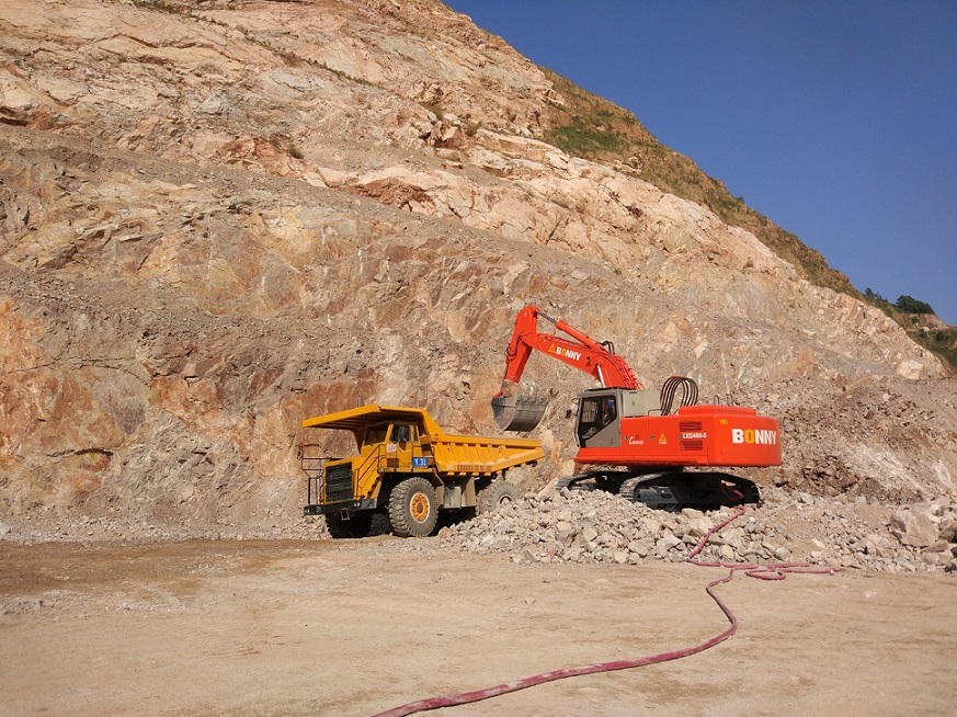 1534916509426315.jpg 電動(dòng)挖掘機(jī).jpg