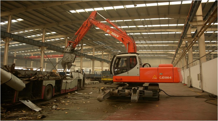 1534916819111133.jpg 電動(dòng)報(bào)廢汽車拆解機(jī).jpg