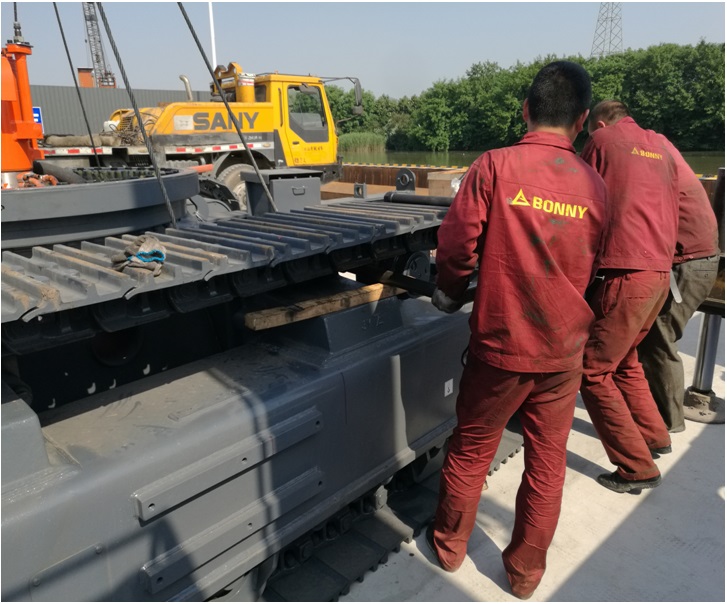 挖掘機安裝.jpg 挖掘機安裝.jpg