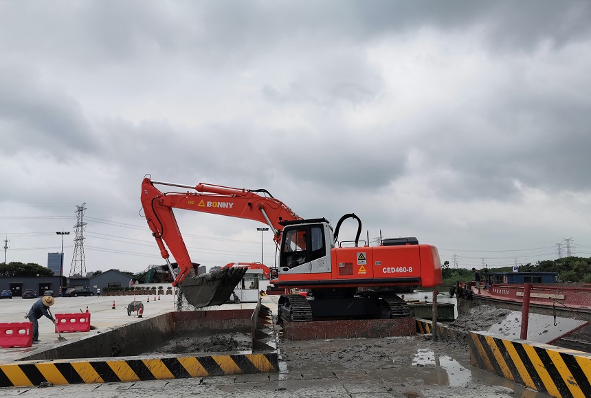 電動挖掘機(jī)