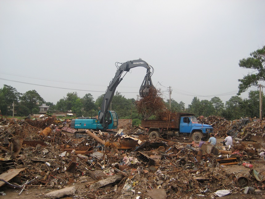 28噸抓鋼機(jī).jpg 28噸抓鋼機(jī).jpg