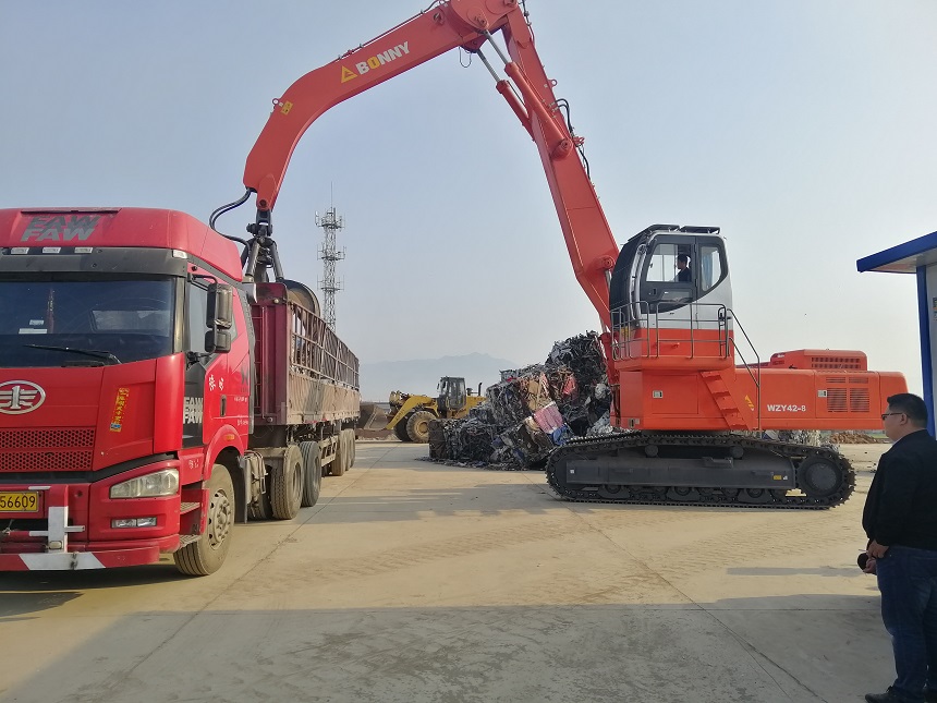 抓鋼機.jpg 抓鋼機.jpg