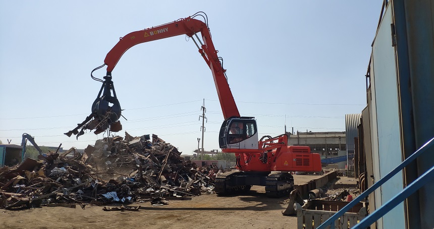 抓鋼機(jī).jpg 抓鋼機(jī).jpg