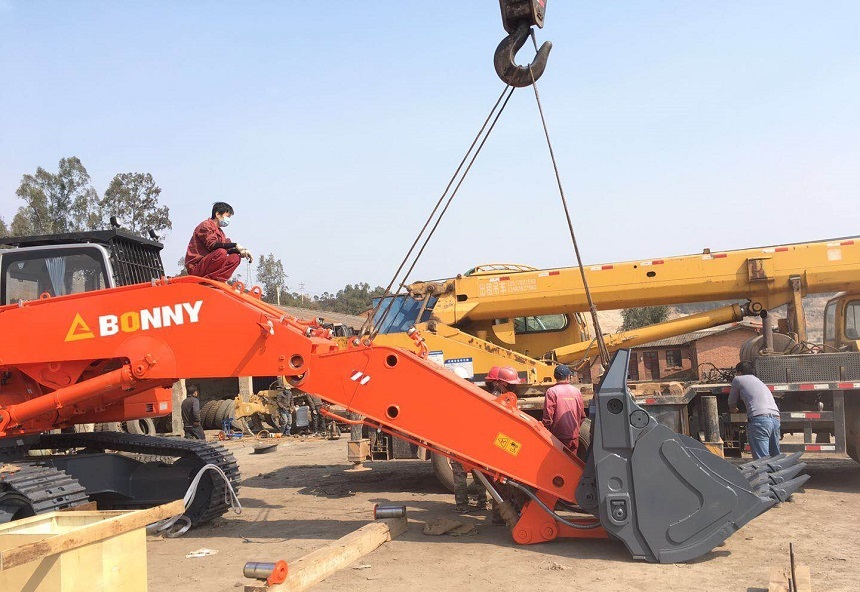 挖掘機(jī)服務(wù).jpg 挖掘機(jī)服務(wù).jpg