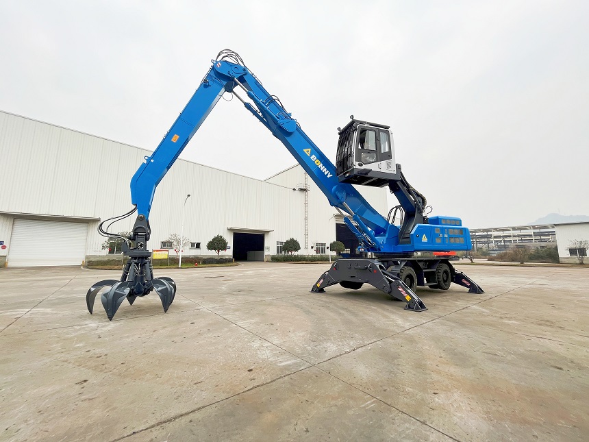 抓鋼機(jī).jpg 抓鋼機(jī).jpg