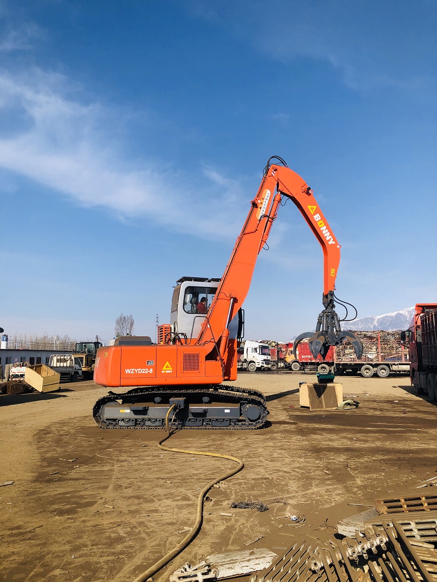 抓鋼機(jī).jpg 抓鋼機(jī).jpg