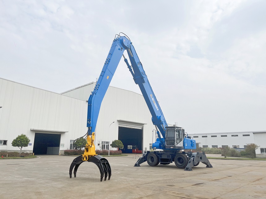 雙動(dòng)力抓鋼機(jī).jpg 雙動(dòng)力抓鋼機(jī).jpg