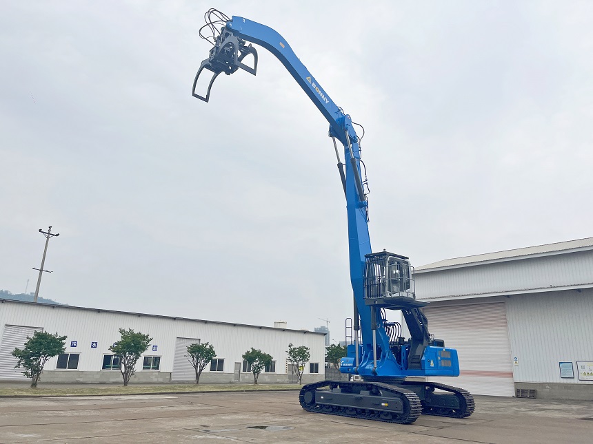 雙動(dòng)力抓鋼機(jī).jpg 雙動(dòng)力抓鋼機(jī).jpg