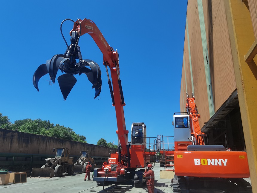 抓料機(jī).jpg 抓料機(jī).jpg