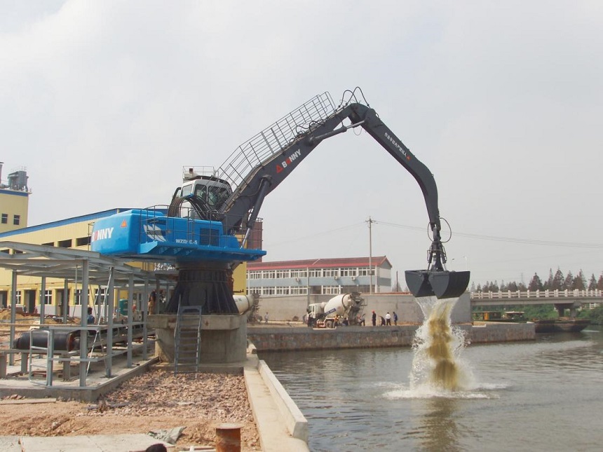 抓料機.jpg 抓料機.jpg