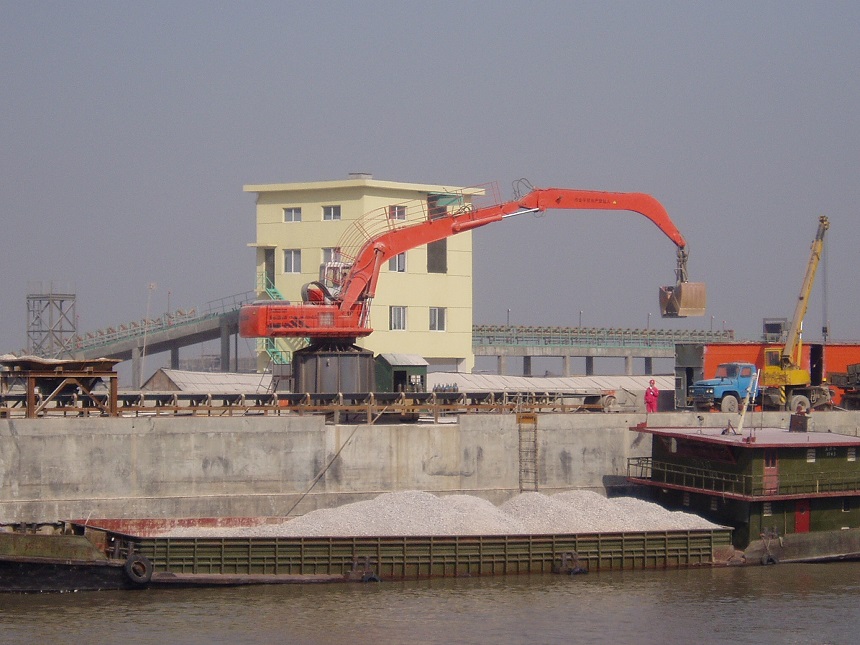 抓料機.jpg 抓料機.jpg