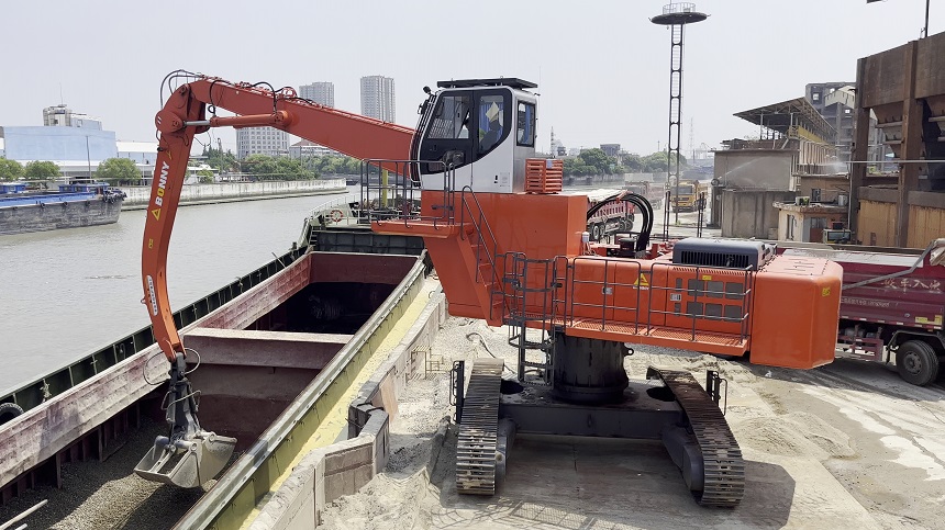 抓料機.jpg 抓料機.jpg