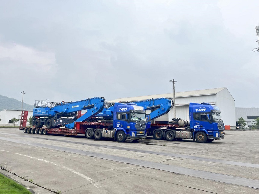 輪式抓料機(jī)發(fā)貨現(xiàn)場(chǎng).jpg 輪式抓料機(jī)發(fā)貨現(xiàn)場(chǎng).jpg